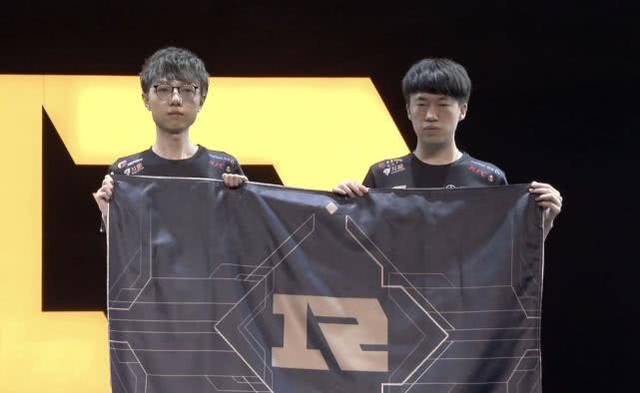 稳如磐石的 稳如磐石的