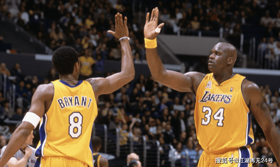 前场对抗中 前场对抗中