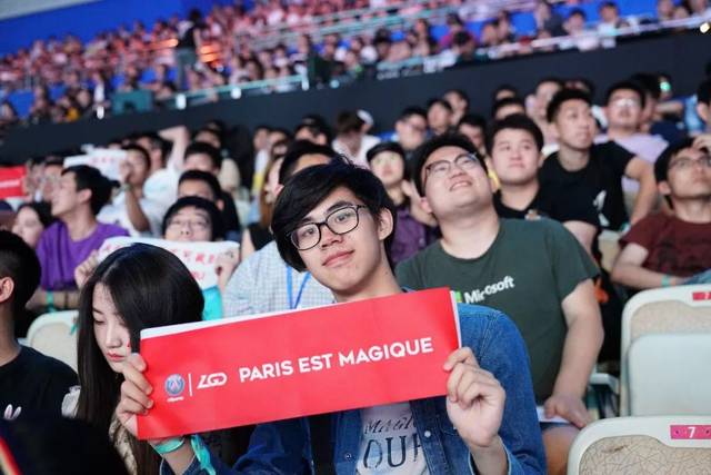 并穿插一个 并穿插一个