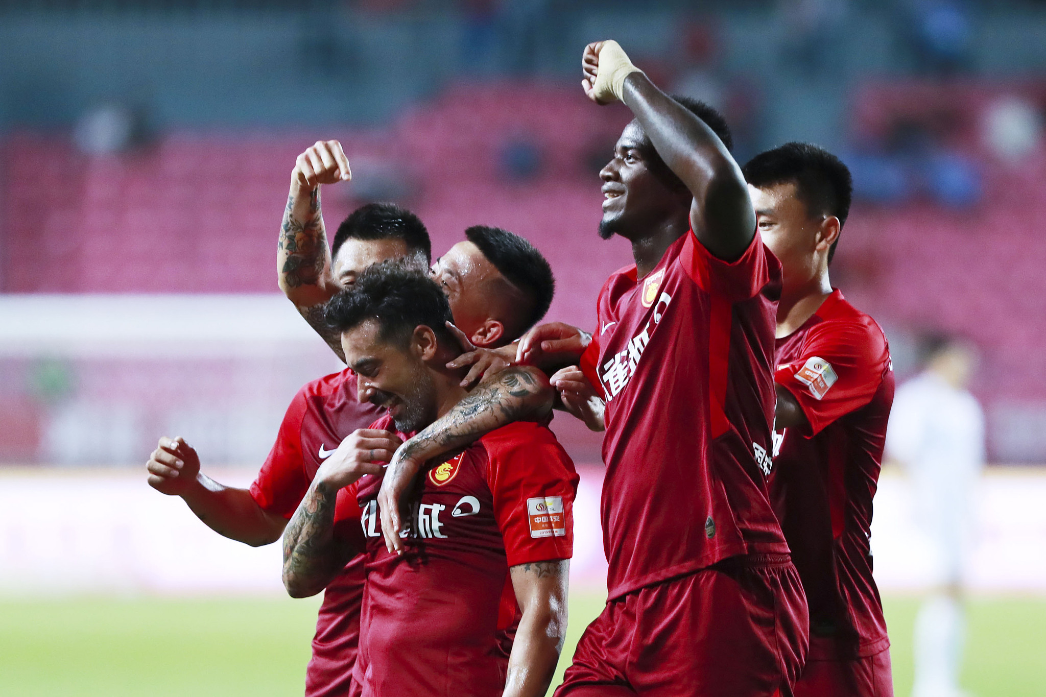 依然由T1 依然由T1